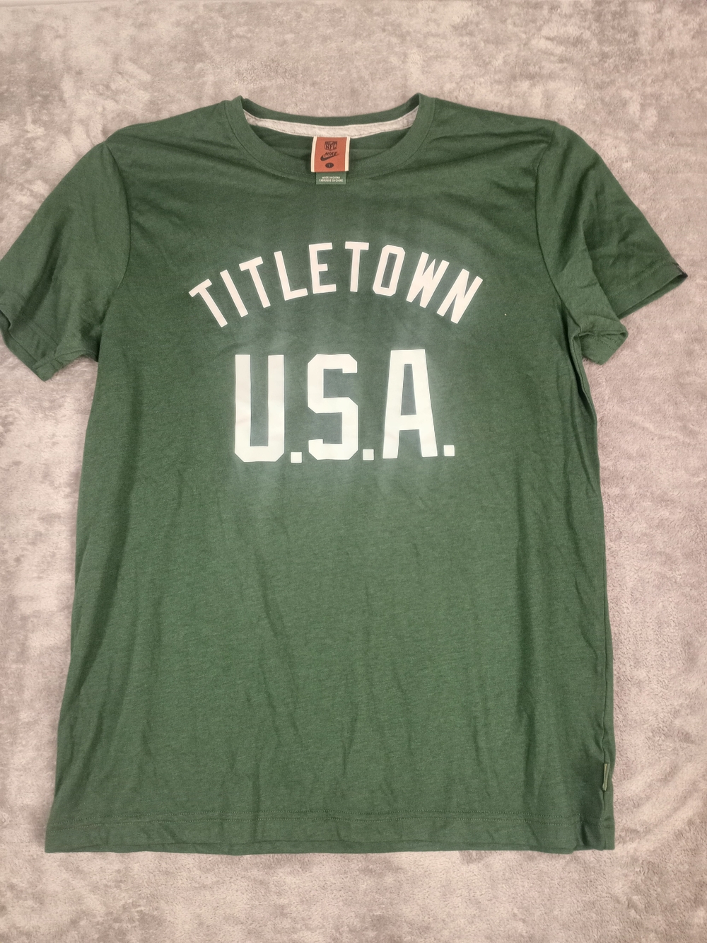Nike Women's"TITLETOWN U.S.A." Graphic Tee Size Large